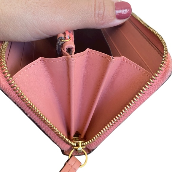 GUCCI EUC GG Marmont Ribbon Lambskin Leather
Wallet- Japan Exclusive Pink - Picture 7 of 11